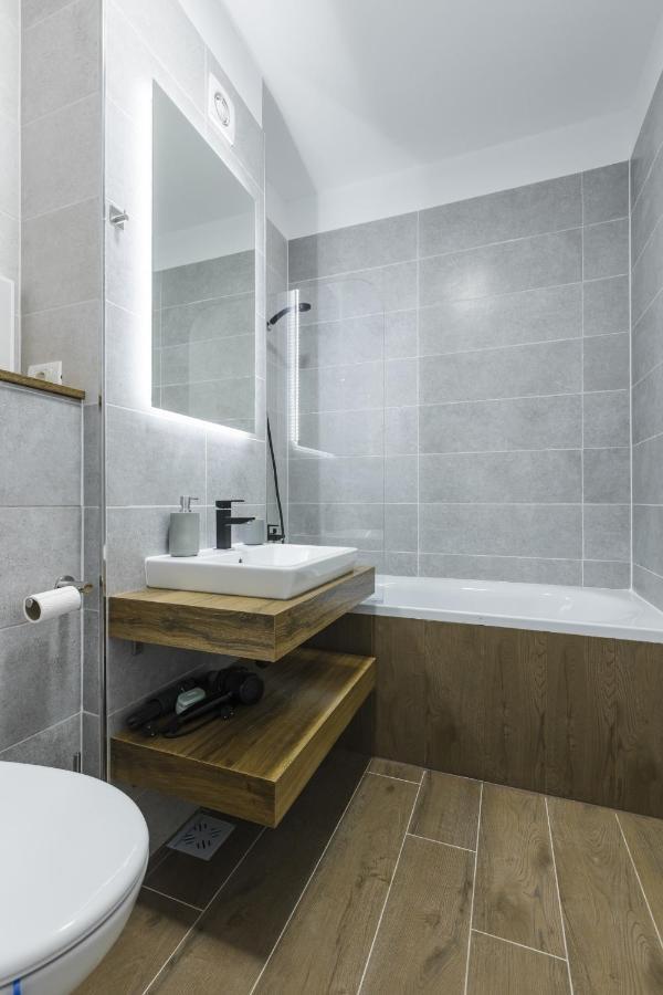 Apartment Near Iulius Mall With Balcony & Private Parking 티미쇼아라 외부 사진