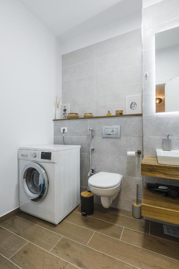 Apartment Near Iulius Mall With Balcony & Private Parking 티미쇼아라 외부 사진